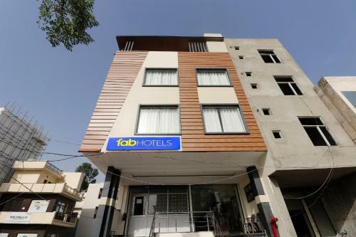 Fabhotel Aura
