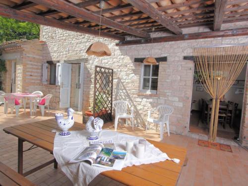 Peaceful Holiday Home In Acqualagna With Swimming Pool
