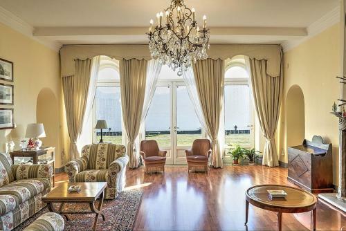 Annone Di Brianza Villa Sleeps 21 With Pool And Air Con