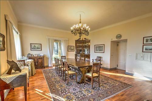 Annone Di Brianza Villa Sleeps 21 With Pool And Air Con
