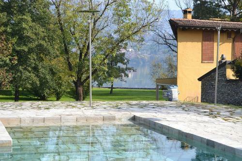 Annone Di Brianza Villa Sleeps 21 With Pool And Air Con
