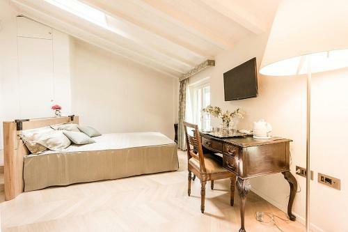 Annone Di Brianza Villa Sleeps 21 With Pool And Air Con