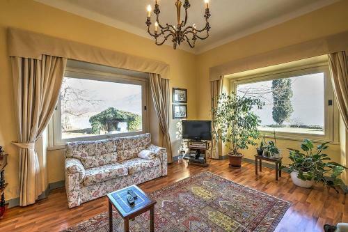 Annone Di Brianza Villa Sleeps 21 With Pool And Air Con