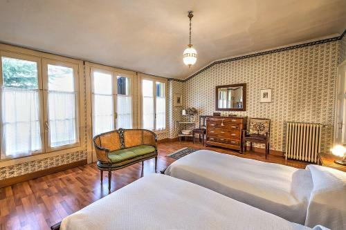 Annone Di Brianza Villa Sleeps 21 With Pool And Air Con