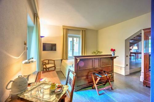 Annone Di Brianza Villa Sleeps 21 With Pool And Air Con