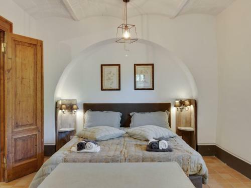 Secluded Apartment In Anghiari With Swimming Pool