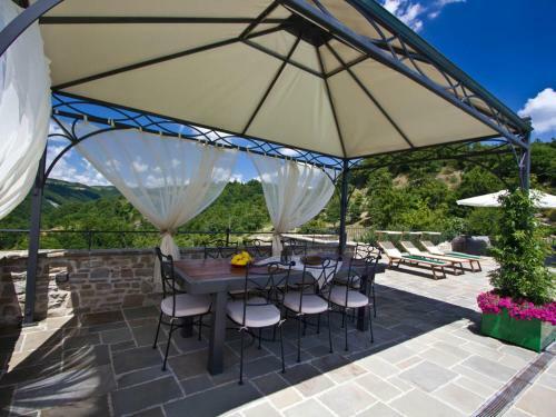 Amazing Villa In Apecchio With Swimming Pool