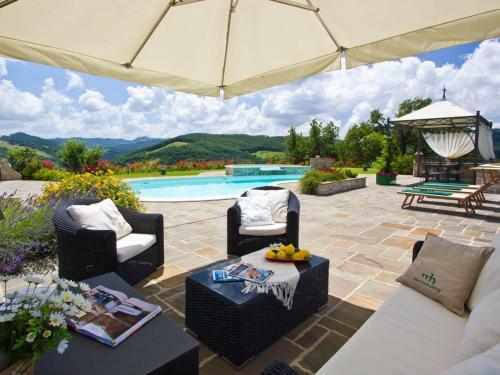 Scenic Villa In Apecchio With Swimming Pool