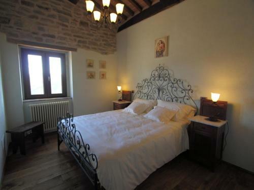 Scenic Villa In Apecchio With Swimming Pool