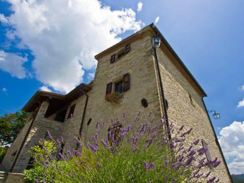 Scenic Villa In Apecchio With Swimming Pool