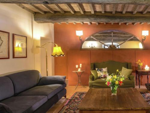 Villa With Private Pool On An Organic Wine Estate