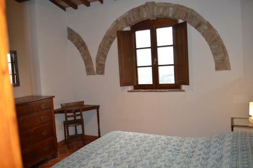 Apartment With Private Garden In Tuscany