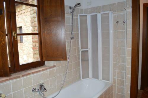 Apartment With Private Garden In Tuscany