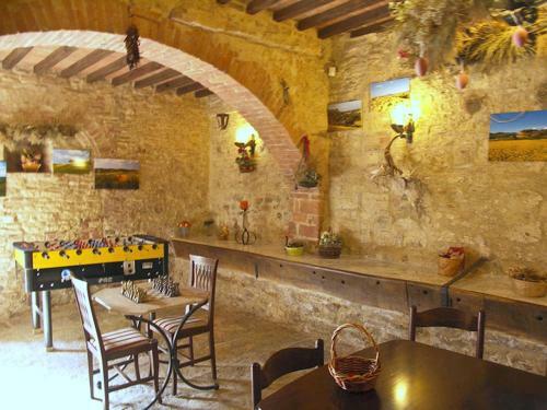 San Gimignanello Villa Sleeps 35 With Pool And Wifi