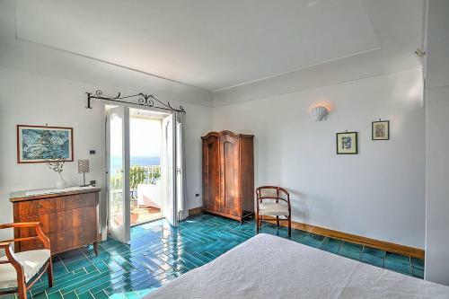 Arienzo Villa Sleeps 12 With Pool And Air Con