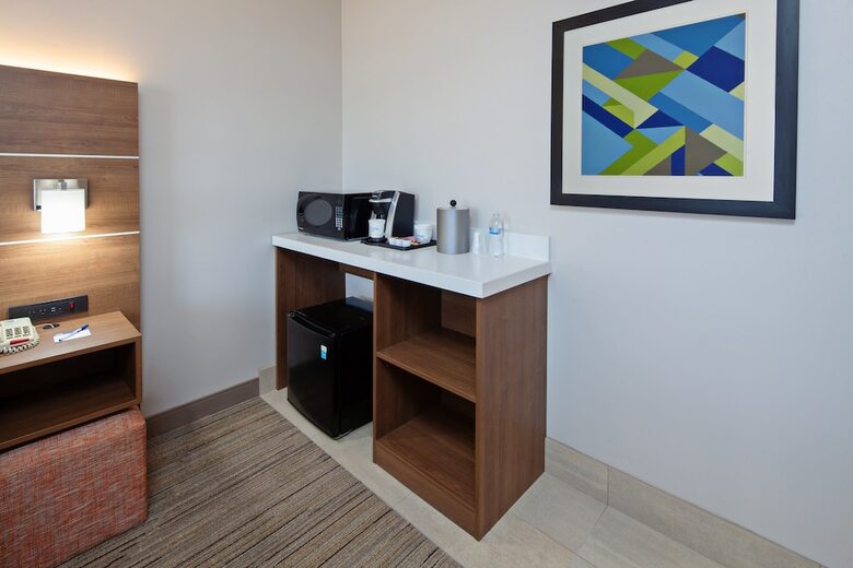 Holiday Inn Express Hotel & Suites Escondido