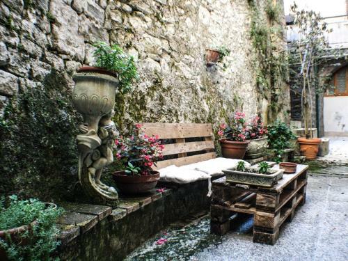 Rustic Holiday Home In Cantiano Near Centre