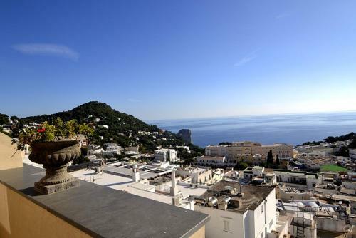Capri Apartment Sleeps 4 Air Con Wifi