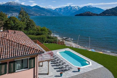 Calozzo Villa Sleeps 12 With Pool And Air Con