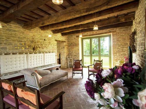 Beautiful Villa In Barchi With Private Pool