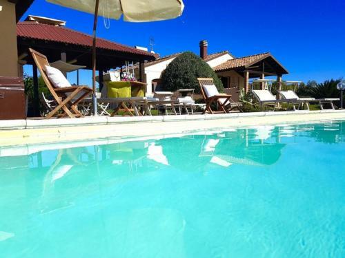 Villa Mariposa Con Piscina Per 12/14 Persone