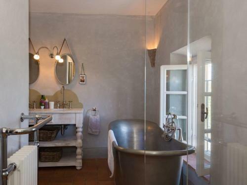 Luxury 6-bed Tuscan Villa Near Lucca