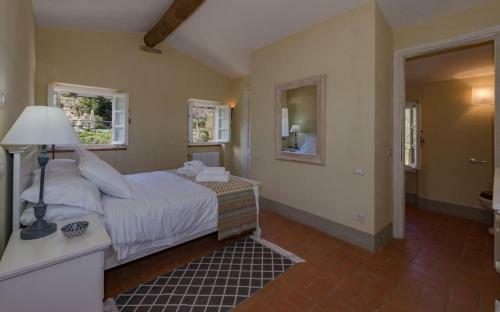Luxury 6-bed Tuscan Villa Near Lucca