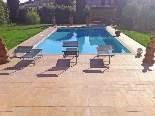 Castiglione Del Lago Villa Sleeps 12 Pool