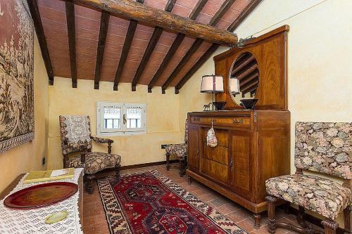 Castiglione Del Lago Villa Sleeps 12 Pool