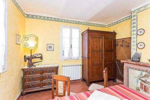 Castiglione Del Lago Villa Sleeps 12 Pool