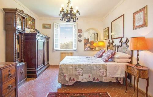 Castiglione Del Lago Villa Sleeps 12 Pool