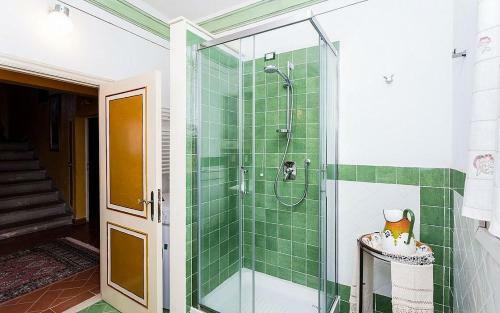 Castiglione Del Lago Villa Sleeps 12 Pool