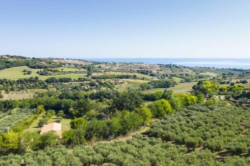 Civitanova Alta Villa Sleeps 20 With Pool And Air Con