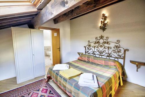 Case Colle Villa Sleeps 30 With Pool And Air Con