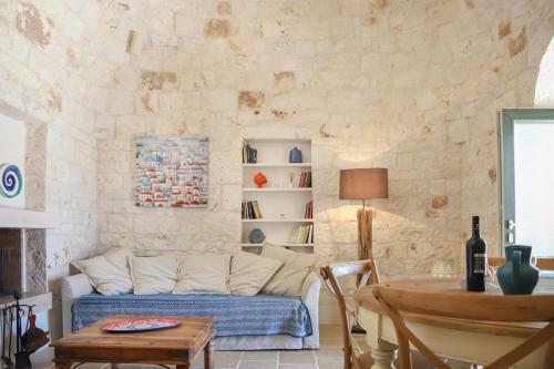 Cozzana Villa Sleeps 6 With Pool And Air Con