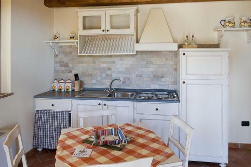 Fiordini Villa Sleeps 4 Pool Air Con Wifi