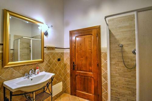 Fiordini Villa Sleeps 6 Pool Air Con Wifi