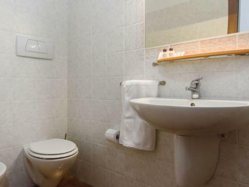 Scenic Holiday Home In Gubbio With Pool