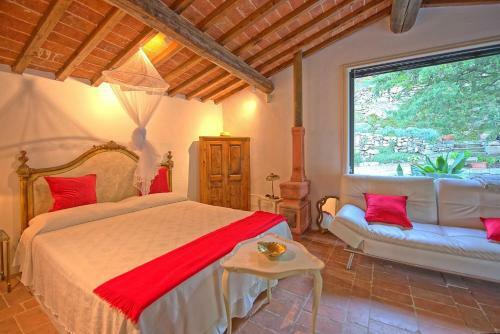 Le Catese Villa Sleeps 6 With Pool Air Con And Wifi