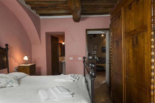 Villa Montaione Apartment Sleeps 4 Pool
