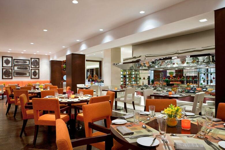 Hotel Al Bustan Rotana
