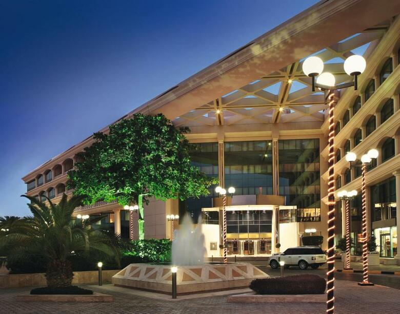 Hotel Al Bustan Rotana