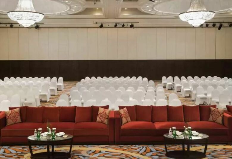 Hotel Al Bustan Rotana