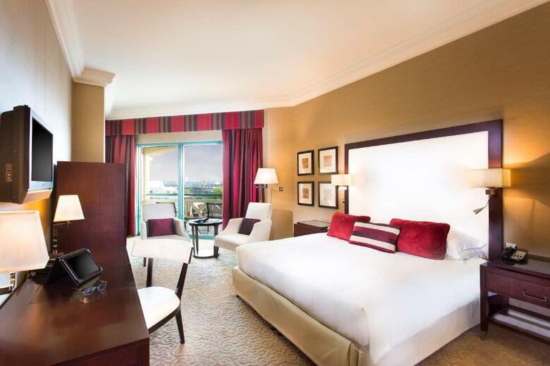 Hotel Al Bustan Rotana