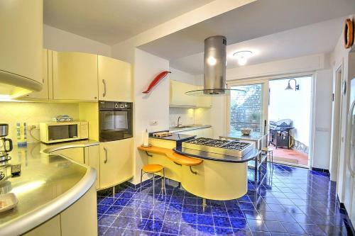 Marina Del Cantone Villa Sleeps 14 Pool Air Con