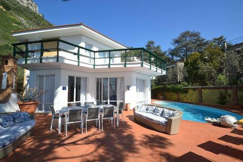 Marina Del Cantone Villa Sleeps 14 Pool Air Con