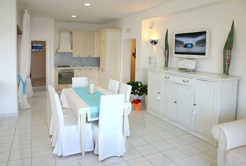 Sirenuse Villa Sleeps 8 Pool Air Con Wifi