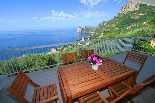 Sirenuse Villa Sleeps 14 Pool Air Con Wifi