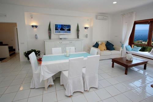 Sirenuse Villa Sleeps 14 Pool Air Con Wifi
