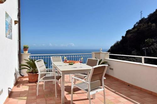 Coppetelle Holiday Home Sleeps 7 With Air Con